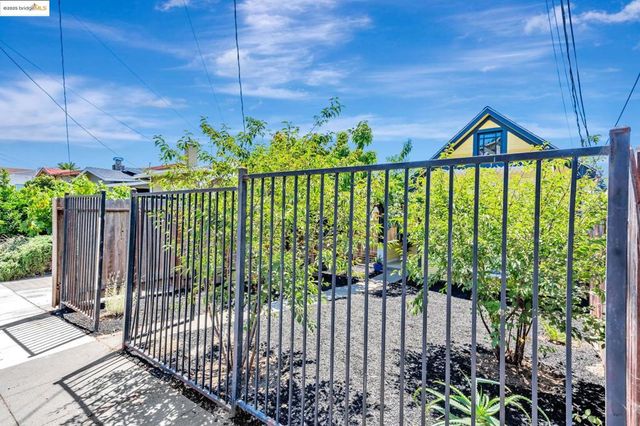 4801 Fairfax Ave, Oakland, CA 94601