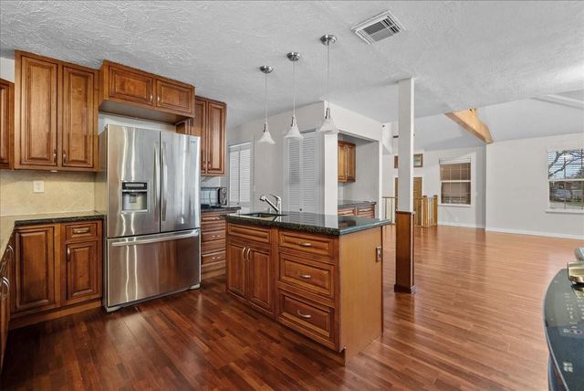 542 16th Street, Dickinson, TX 77539