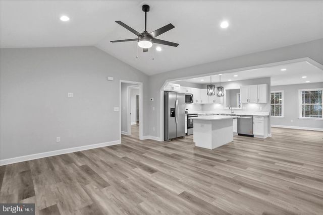 58 BIRCH GROVE LN, Berkeley Springs, WV 25411