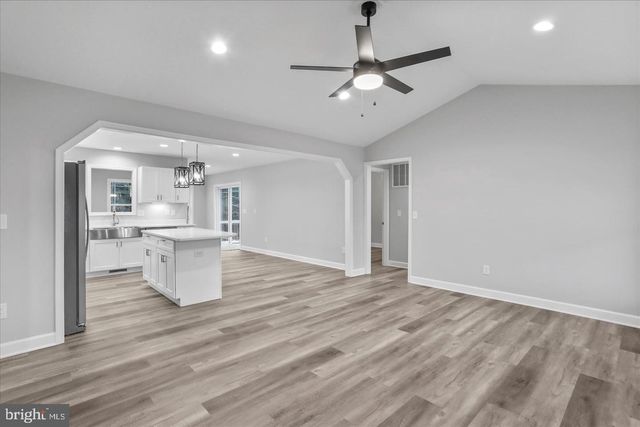 58 BIRCH GROVE LN, Berkeley Springs, WV 25411