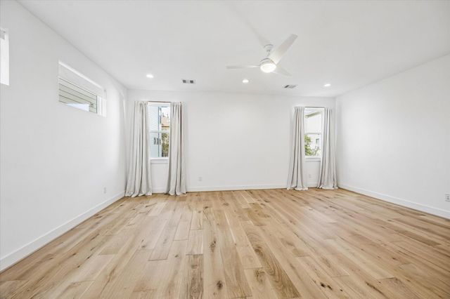 921 W 21st Street, Houston, TX 77008