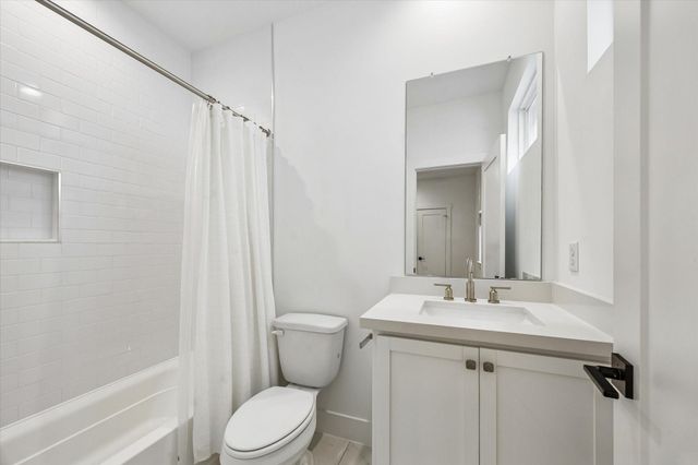 921 W 21st Street, Houston, TX 77008