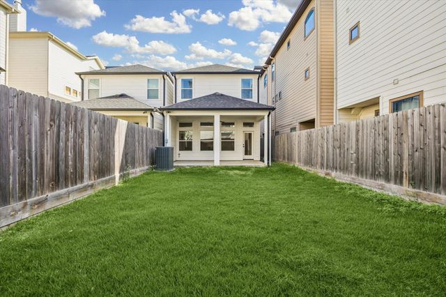 921 W 21st Street, Houston, TX 77008