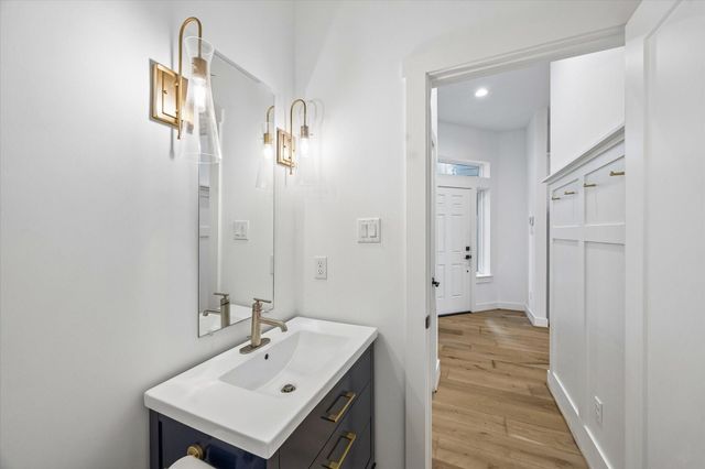 921 W 21st Street, Houston, TX 77008