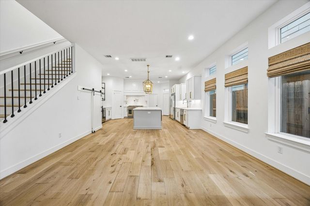 921 W 21st Street, Houston, TX 77008