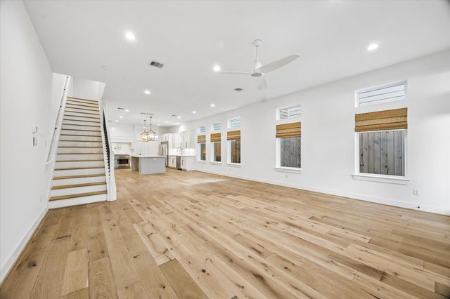 921 W 21st Street, Houston, TX 77008