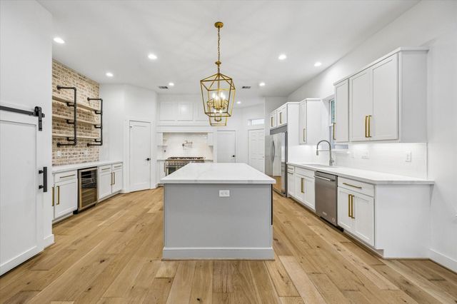 921 W 21st Street, Houston, TX 77008