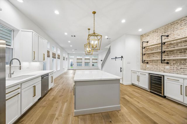 921 W 21st Street, Houston, TX 77008