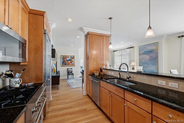 1 Christie Place 207 E, Scarsdale, NY 10583