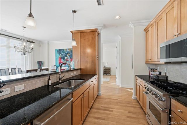 1 Christie Place 207 E, Scarsdale, NY 10583