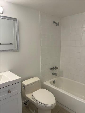 5890 NW 64th Avenue 103, Fort Lauderdale, FL 33319