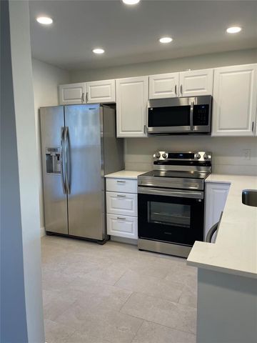 5890 NW 64th Avenue 103, Fort Lauderdale, FL 33319