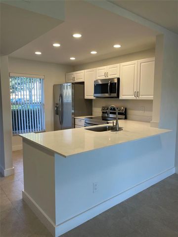 5890 NW 64th Avenue 103, Fort Lauderdale, FL 33319