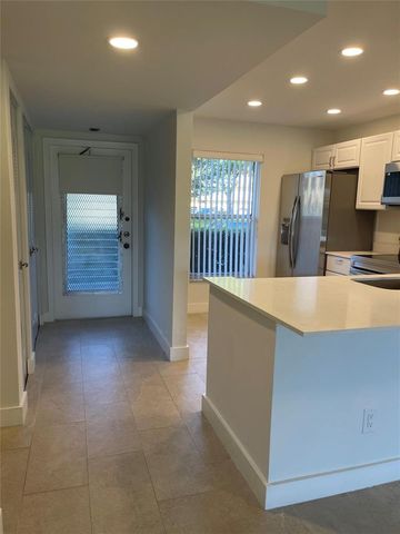 5890 NW 64th Avenue 103, Fort Lauderdale, FL 33319
