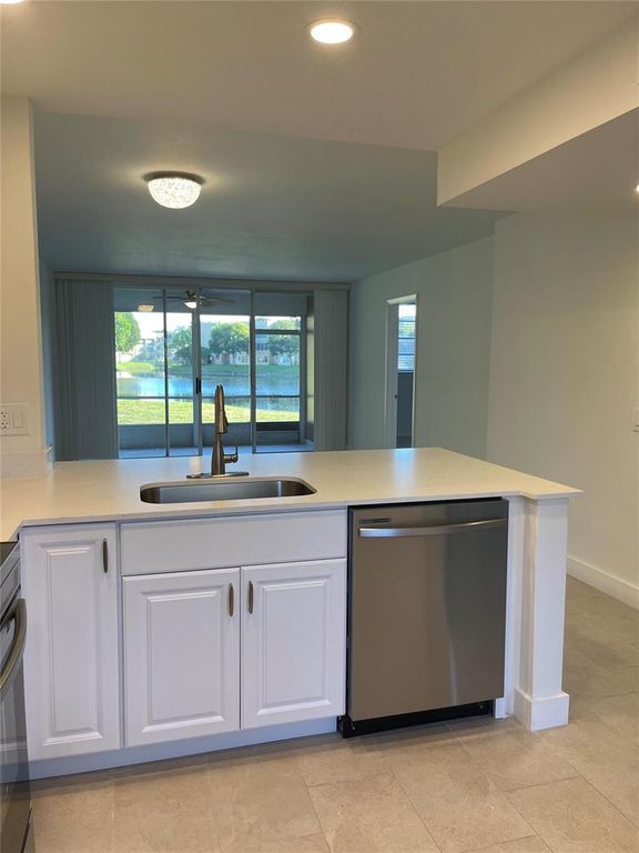 5890 NW 64th Avenue 103, Fort Lauderdale, FL 33319