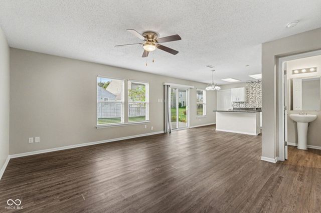 6921 Maywood Circle, Avon, IN 46123