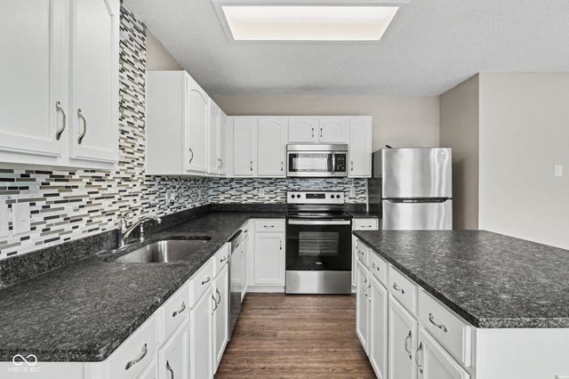 6921 Maywood Circle, Avon, IN 46123