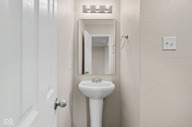 6921 Maywood Circle, Avon, IN 46123