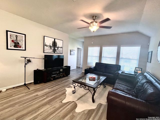 1212 LOMA RNCH, New Braunfels, TX 78132