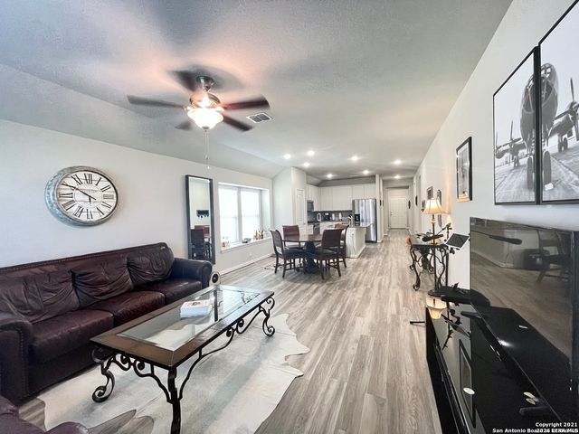 1212 LOMA RNCH, New Braunfels, TX 78132