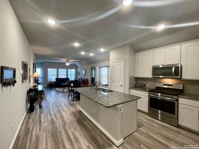 1212 LOMA RNCH, New Braunfels, TX 78132