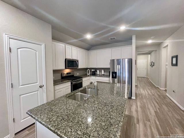 1212 LOMA RNCH, New Braunfels, TX 78132