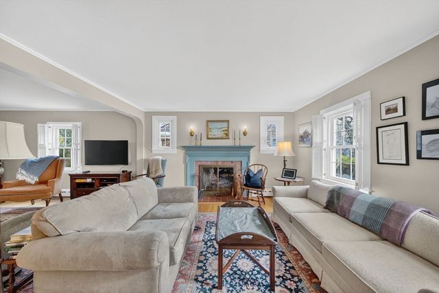 40 School St, Dartmouth, MA 02748