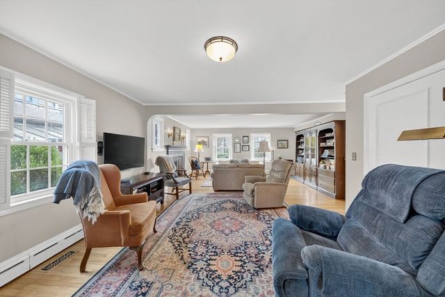 40 School St, Dartmouth, MA 02748