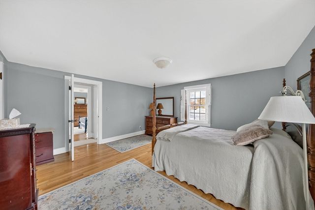 40 School St, Dartmouth, MA 02748