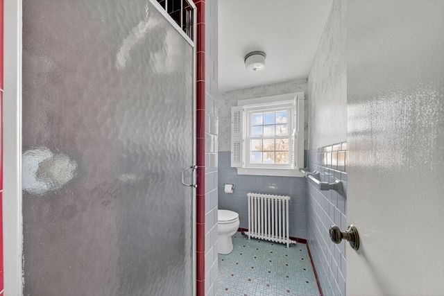 40 School St, Dartmouth, MA 02748