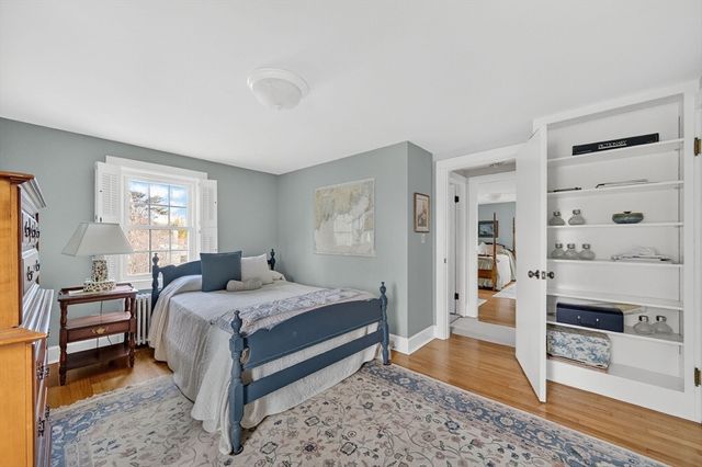 40 School St, Dartmouth, MA 02748