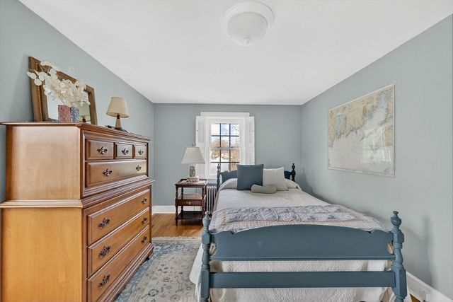 40 School St, Dartmouth, MA 02748