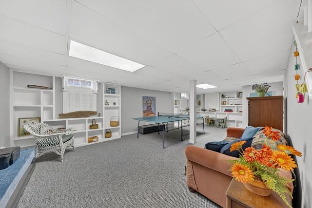 40 School St, Dartmouth, MA 02748