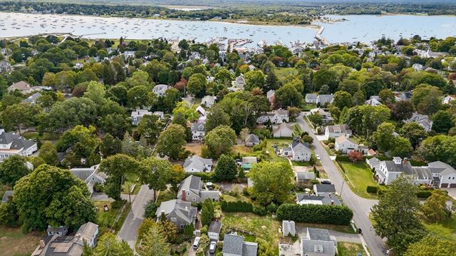 40 School St, Dartmouth, MA 02748