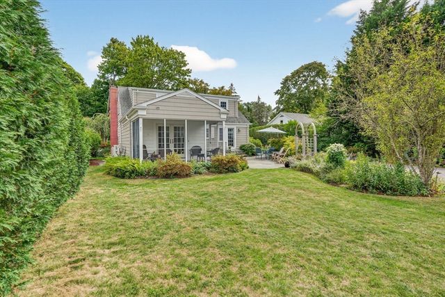 40 School St, Dartmouth, MA 02748