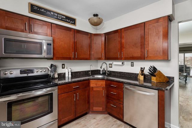 1306 SILVER CT, Hamilton, NJ 08690