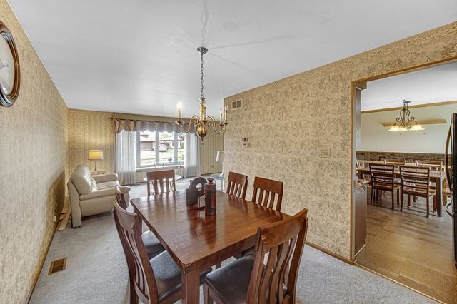 19221 Grant Street, Lansing, IL 60438