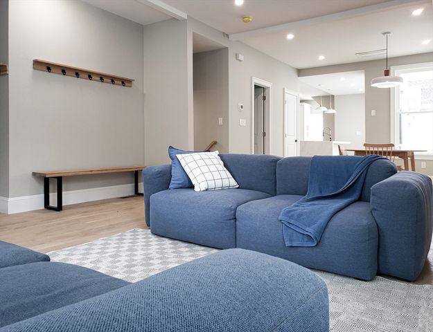 97 Trenton 1, Boston, MA 02128