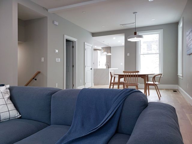 97 Trenton 1, Boston, MA 02128