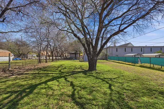 110 N Redford Lane, White Settlement, TX 76108