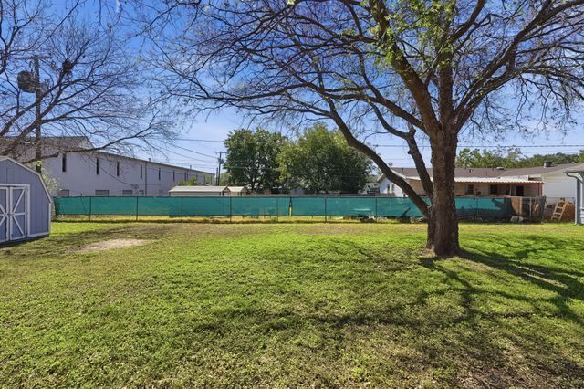 110 N Redford Lane, White Settlement, TX 76108