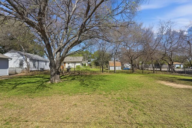 110 N Redford Lane, White Settlement, TX 76108