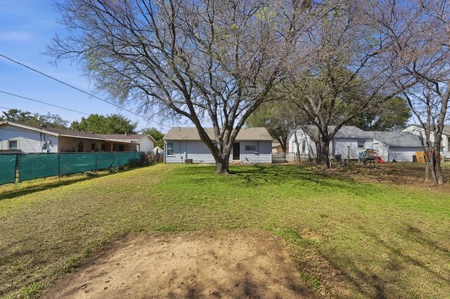110 N Redford Lane, White Settlement, TX 76108