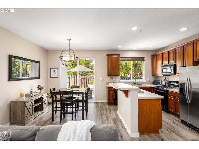 3504 Se PINEWOOD Ave, Hillsboro, OR 97123