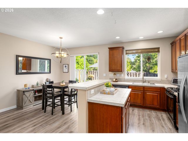 3504 Se PINEWOOD Ave, Hillsboro, OR 97123