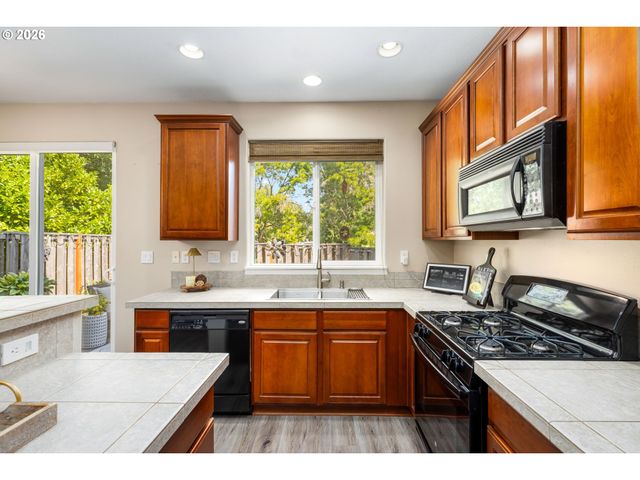 3504 Se PINEWOOD Ave, Hillsboro, OR 97123