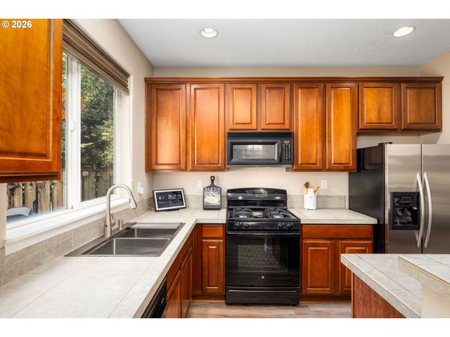 3504 Se PINEWOOD Ave, Hillsboro, OR 97123