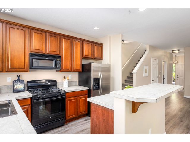 3504 Se PINEWOOD Ave, Hillsboro, OR 97123
