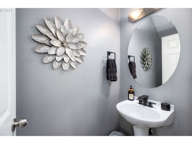 3504 Se PINEWOOD Ave, Hillsboro, OR 97123