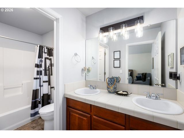 3504 Se PINEWOOD Ave, Hillsboro, OR 97123